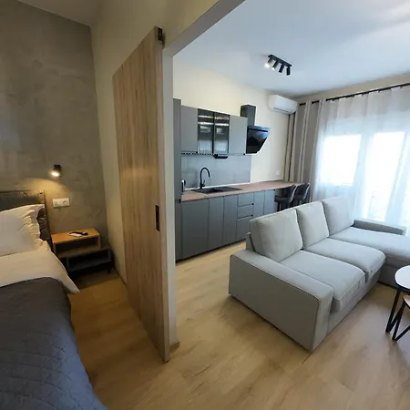 Nel Paese Скиатос